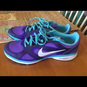 Nike size 10 dual fusion sneakers