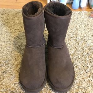 ✨NEVER WORN✨ chocolate authentic uggs!