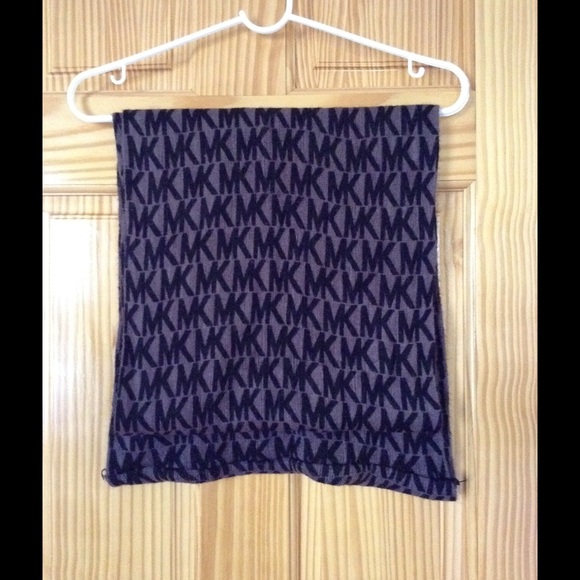 MK infinite scarf