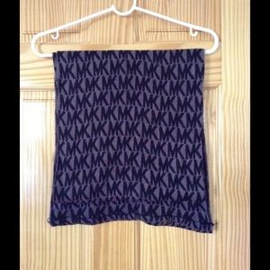 MK infinite scarf
