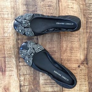 Audrey Brooke Lucente Bow Flat