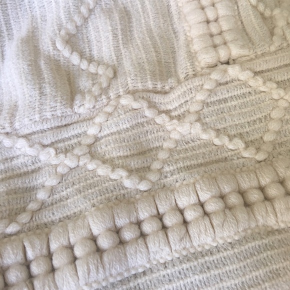 🍂🍁Embroidered Knit Fringe Poncho🍁🍂 - Picture 3 of 4