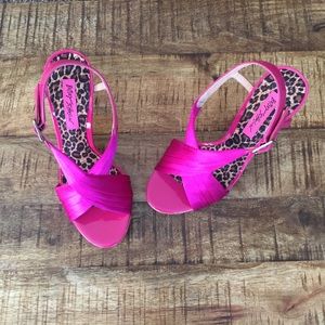 SOLD! Betsey Johnson fuschia heel