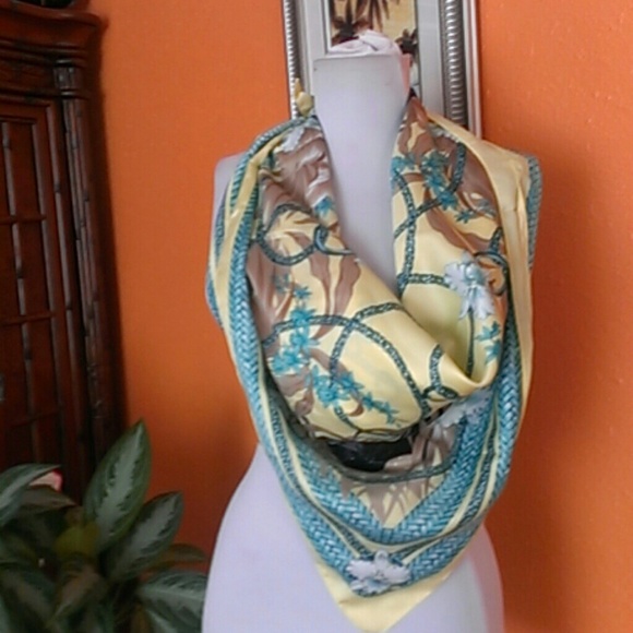Cute Scarf OS