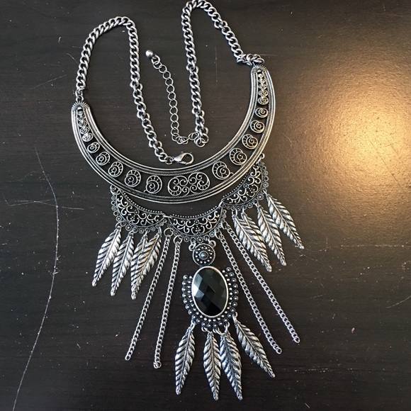 Jewelry - Statement Necklace Silver / Black tone