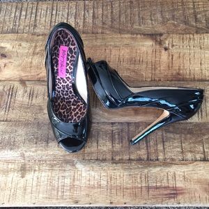 Betsey Johnson Waldorf heel in black patentSOLD