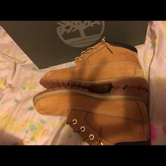 Women's low timberland boots.