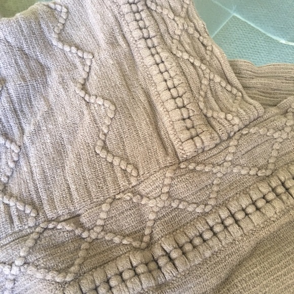 ❤️Embroidered Knit Fringe Poncho❤️ - Picture 3 of 4