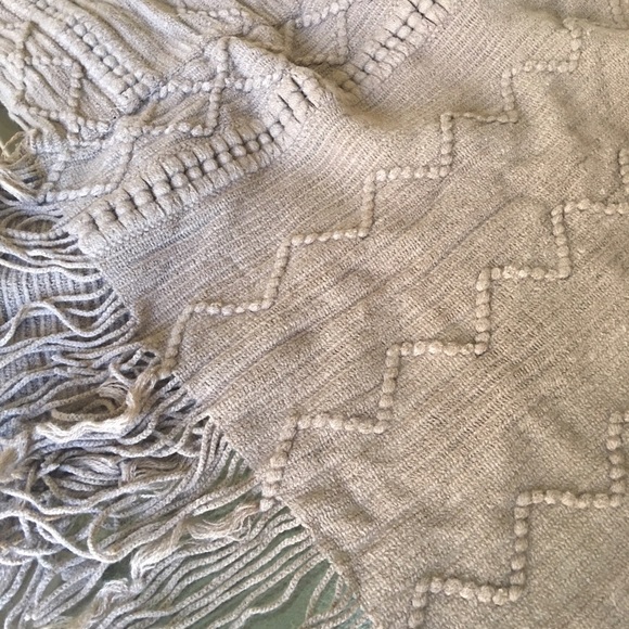 ❤️Embroidered Knit Fringe Poncho❤️ - Picture 4 of 4