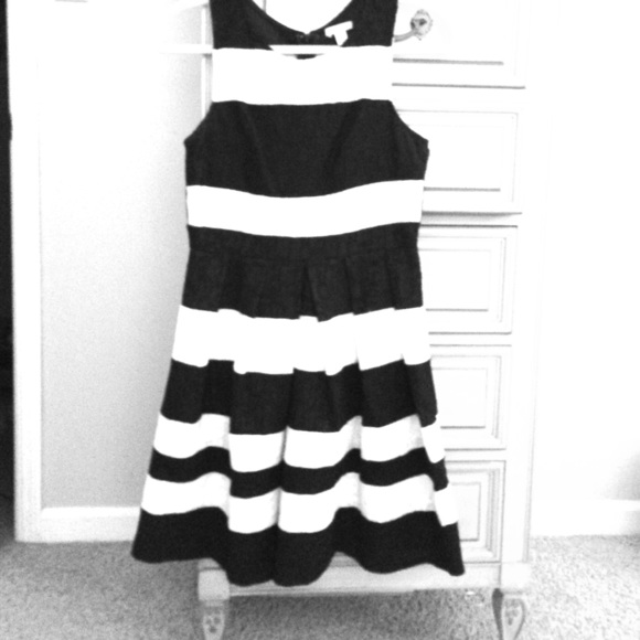 Dress - Picture 1 of 1