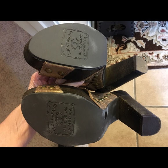 Lucky Brand bronze platform heels - Picture 4 of 7
