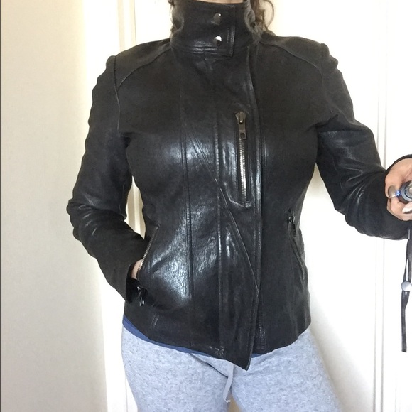Andrew Marc Jackets & Blazers - Gorgeous ANDREW MARC genuine leather jacket XS