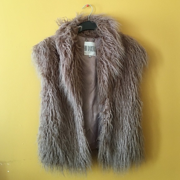 SOLD SOLD SOLD 🐏BB DAKOTA🐏 faux Mongolian vest - Picture 1 of 3