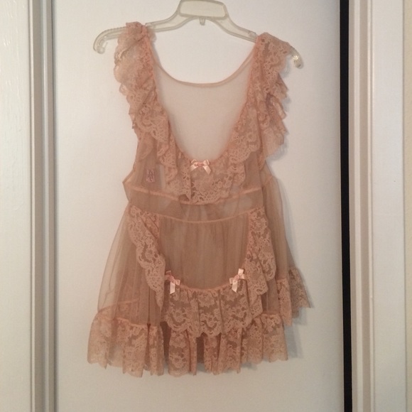 Backless apron lace negligee