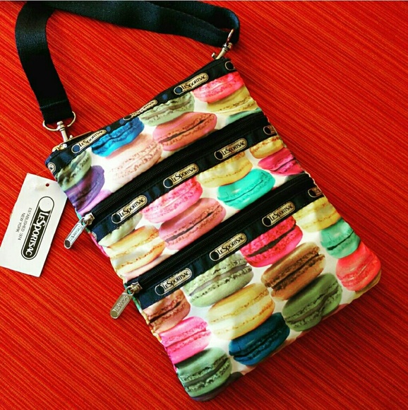 LeSportsac Handbags - 💲39✂LeSportsac Crossbody Macaroons Bag