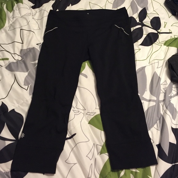 Athleta black crop M