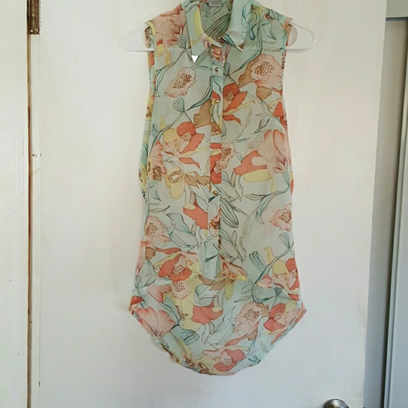 Sleeveless button down shirt