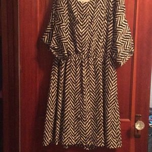 Cut sleeve black and white dress