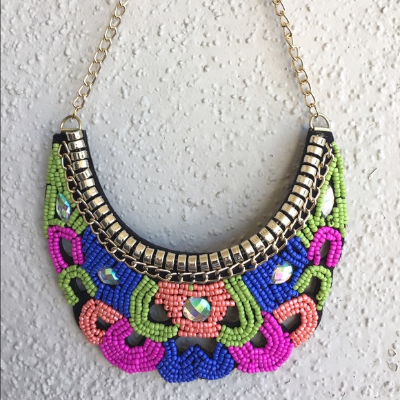 Beautiful statement necklaces - Picture 3 of 4