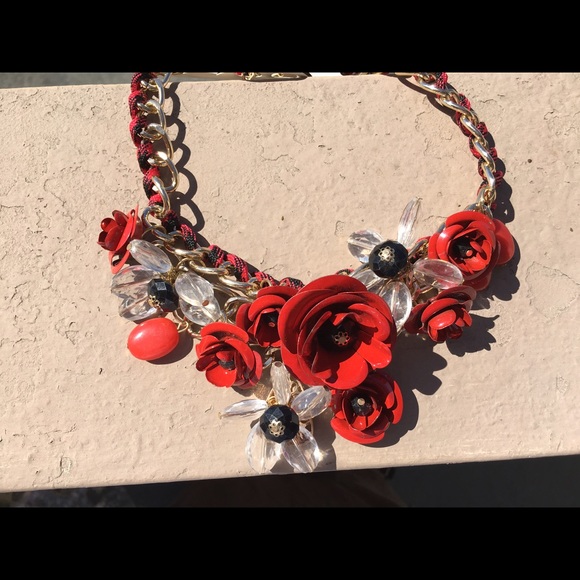 Flower statement necklaces - Picture 2 of 3