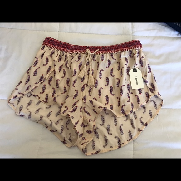 forever 21 patterned shorts | size medium