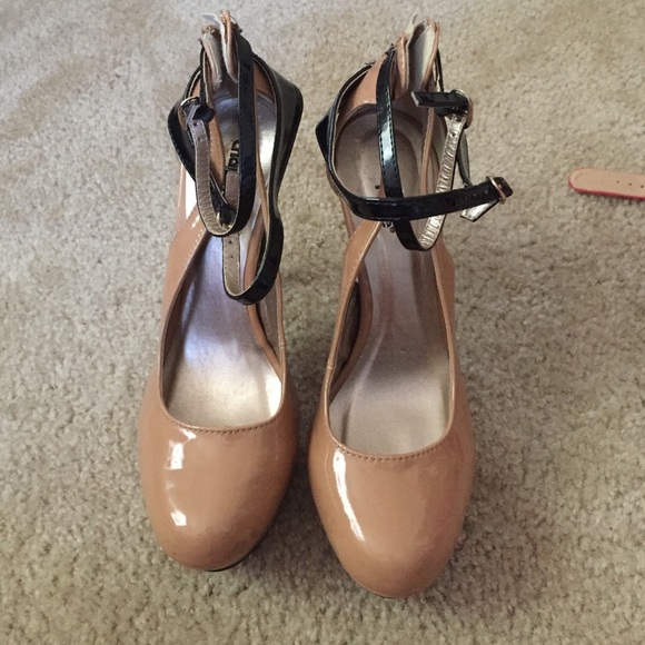 heels - Picture 2 of 3