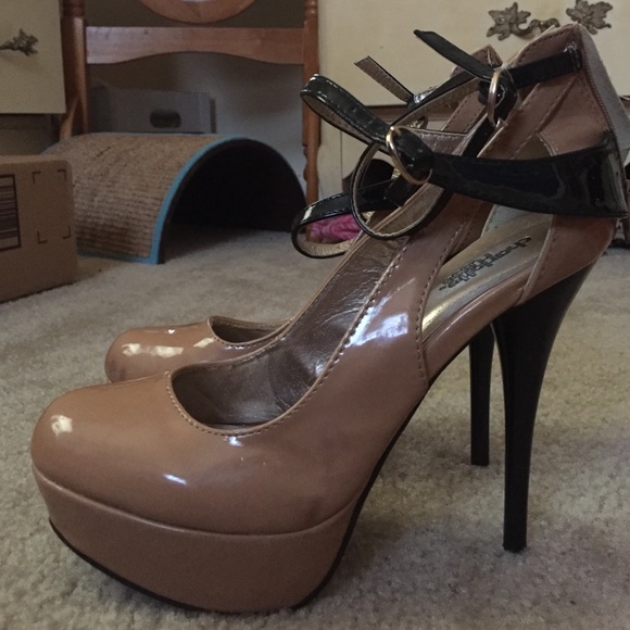 heels - Picture 3 of 3