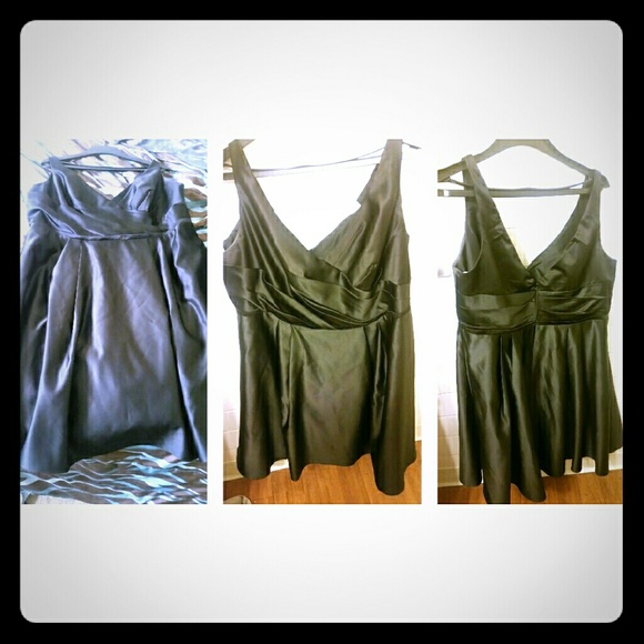 Hostess Dress - Picture 1 of 1