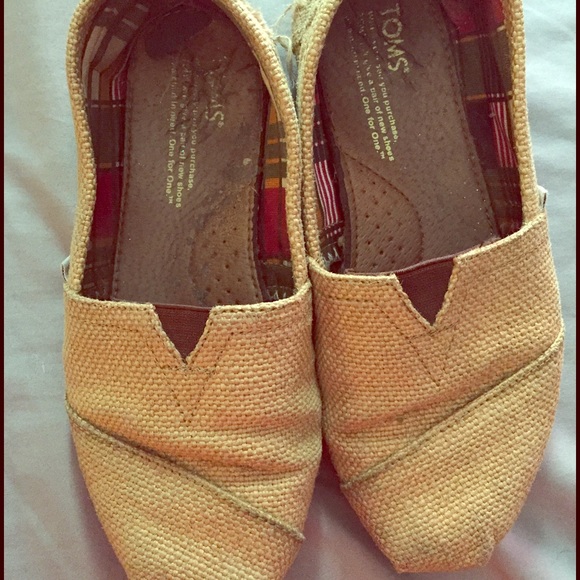 Toms - Picture 1 of 4