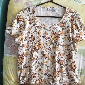 Old school flower shirt. Perfect with mom jeans!