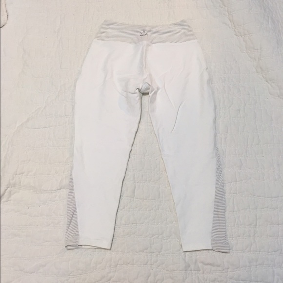 White beyond yoga crops