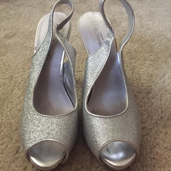 heels - Picture 2 of 2