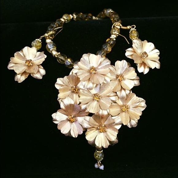 22 carat gold plated set with beaded chain