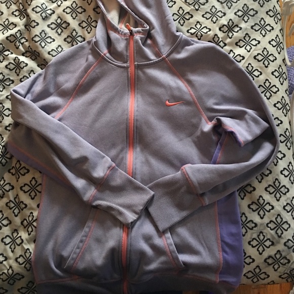 Nike Jacket!🎀 size Large! Make an offer!