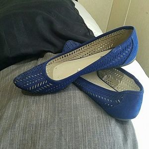 Point blue flats. Super comfy and stylish!