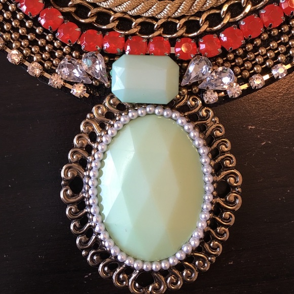 Statement Necklace Mint Green/ coral / gold tone - Picture 2 of 4