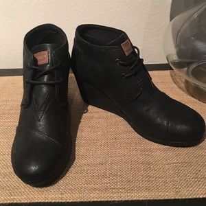 TOMS Desert Wedge in Black Metallic - NEW!!