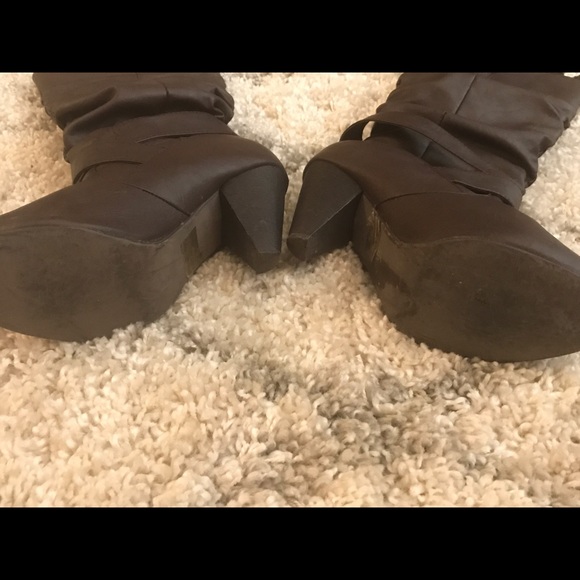 Brown boots - Picture 2 of 3