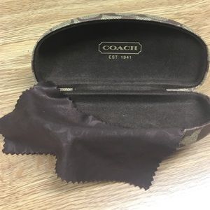 Glasses Case with fabric wipe.