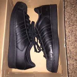 NWOT Blackout Adidas Superstar