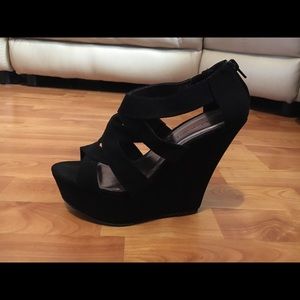 "Madden Girl" black wedges