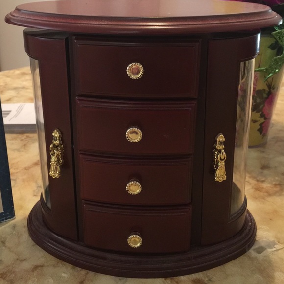 Jewelry box