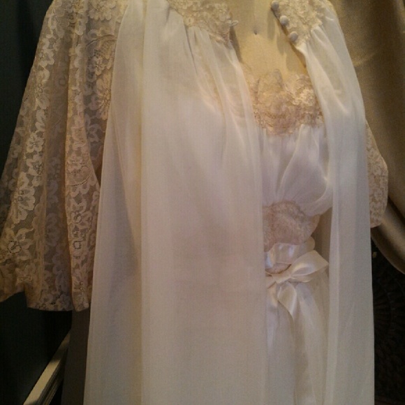 Vintage Ivory & Champagne 1950s Peignoir
