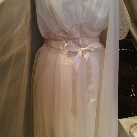 Vintage Ivory & Champagne 1950s Peignoir