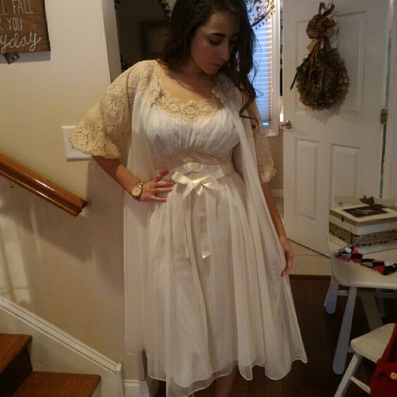 Vintage Ivory & Champagne 1950s Peignoir