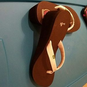 Brand new size 9 Sanuk sandals.