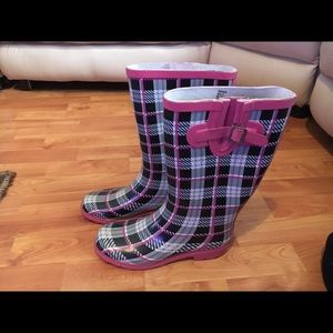 "Stone Creek" rain boots
