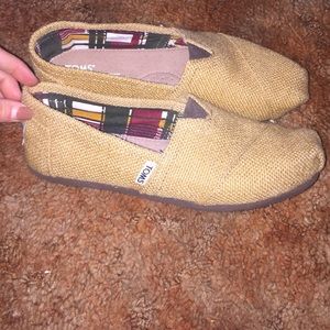 TOMS perfect condition