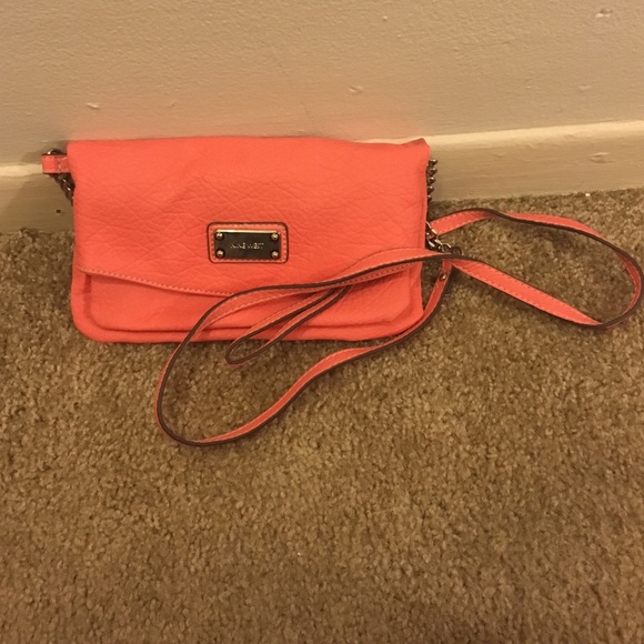 🎉Price Drop!! Nine West Coral Crossbody