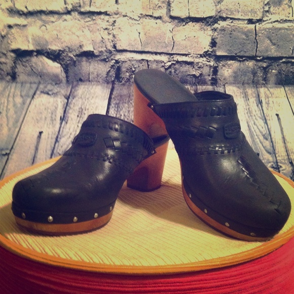 UGG Shoes - Ugg Australian Clogs s/n 1952